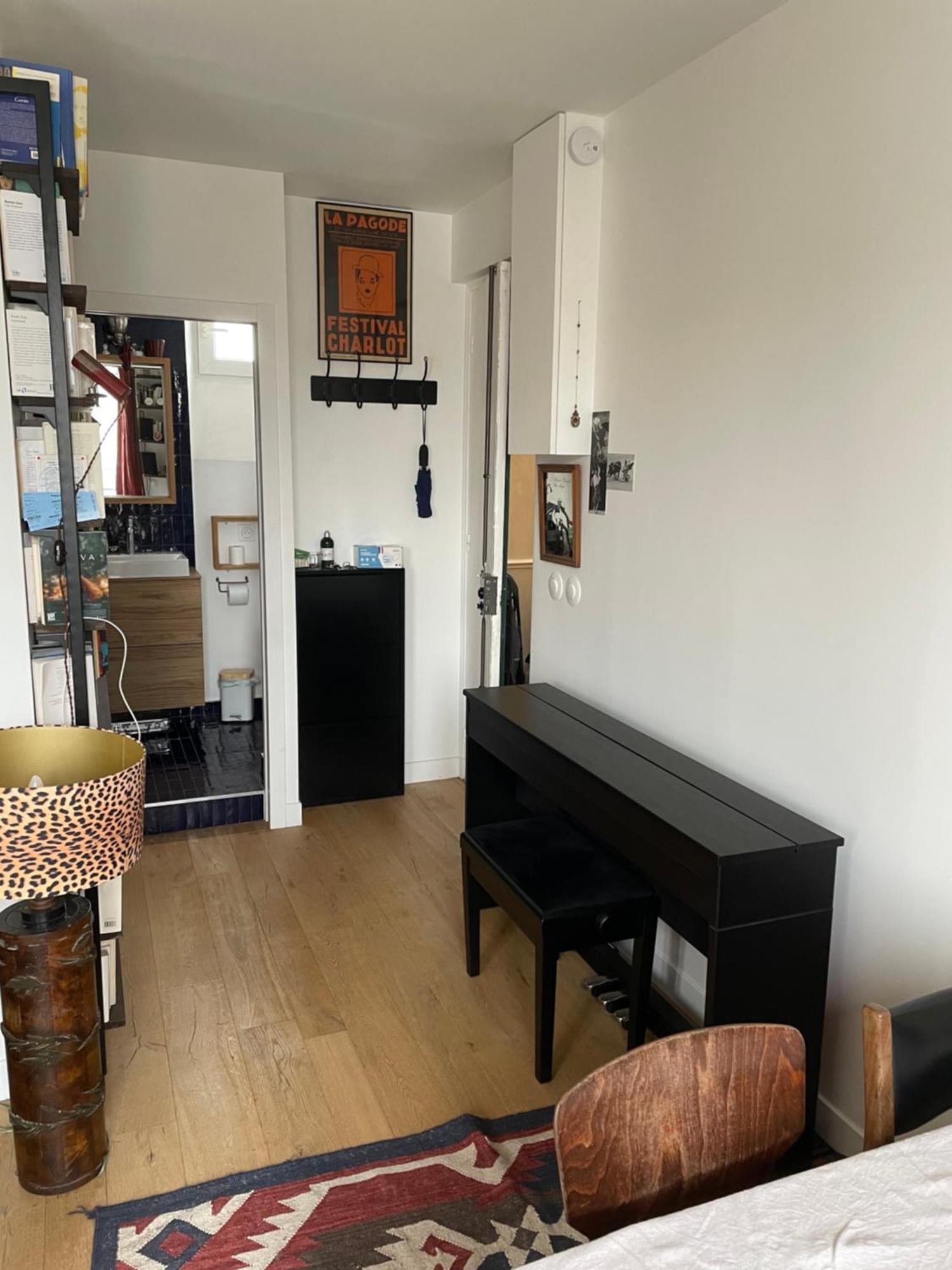 Deux Pieces Lumineux Calme, Vue Sur Le Ciel ! Appartement Paris